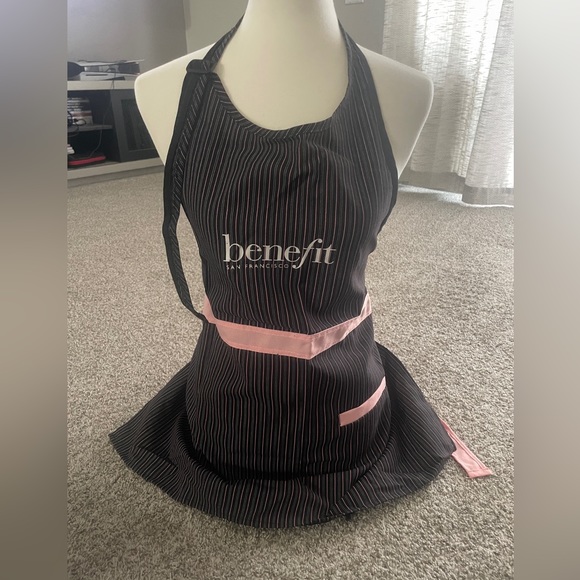 Benefit Cosmetics - Staff item. Brow bar apron with pocket - Picture 1 of 3